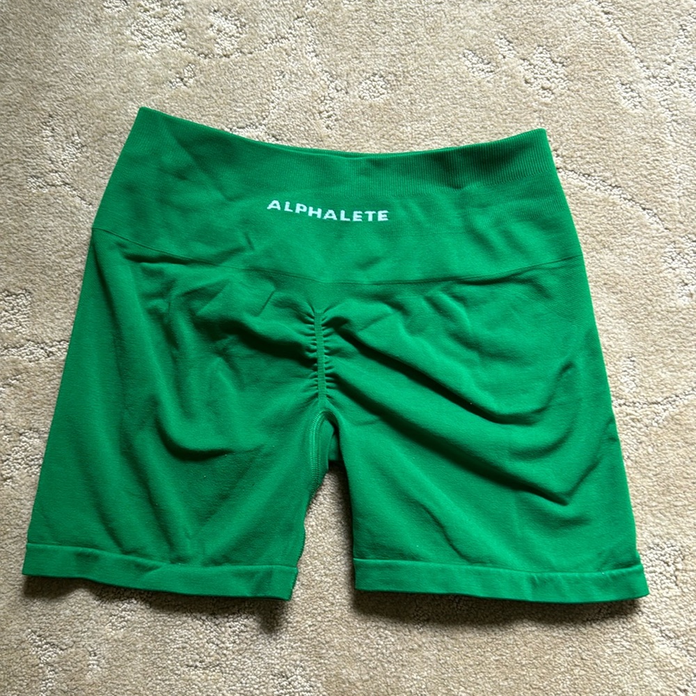 alphalete amplify short 4.5